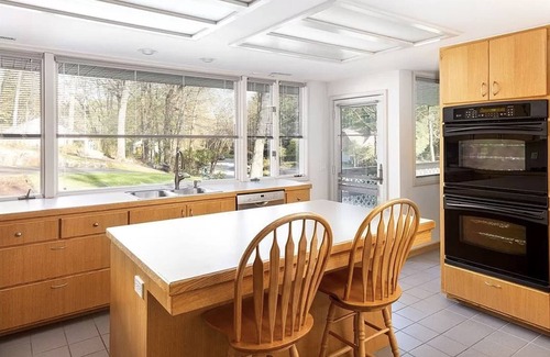 Warwick Casa | Sunny, spacious West Coast style house w/ movie room