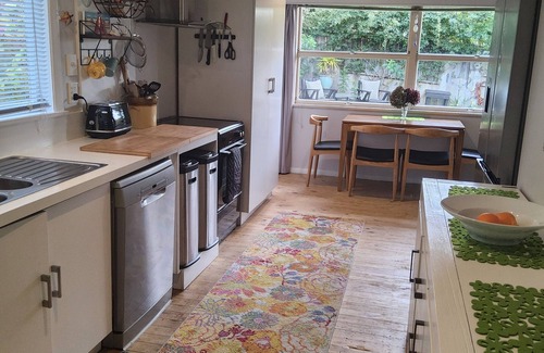 Nelson Casa | Sunny,spaciousand unique home that is pet friendly.