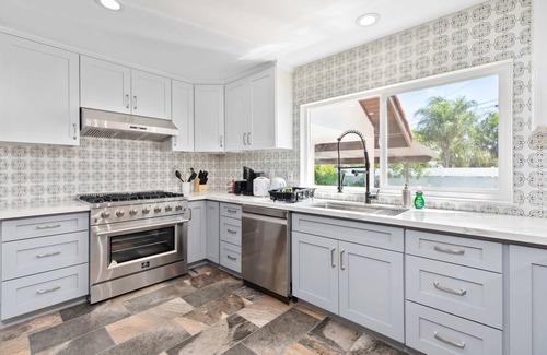 Hacienda Heights Casa | Sunny Spanish Villa Pool Parking Privacy