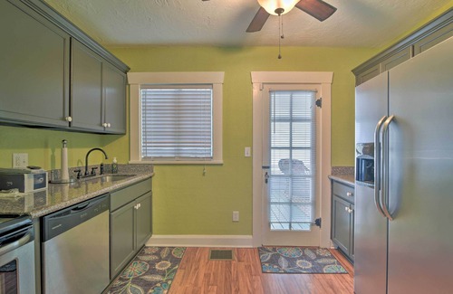 Kenwood Cabaña | Sunny St. Pete Cottage ~ 1 Mi to Tropicana Field!