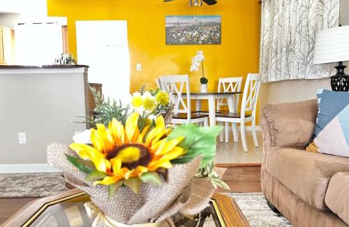 Covedale Casa | Sunny Stay Bright and Cozy Suite 1