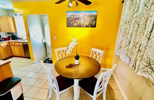 Covedale Casa | Sunny Stay Bright and Cozy Suite 1
