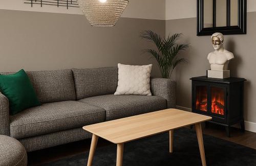 Spanga - Tensta Casa | Sunny stay in top floor room