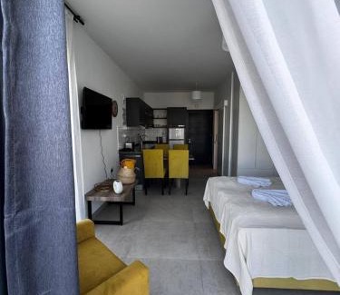 Dulkadiroglu Apartamento | Sunny studio in eco-wellness resort with sea and mountain views