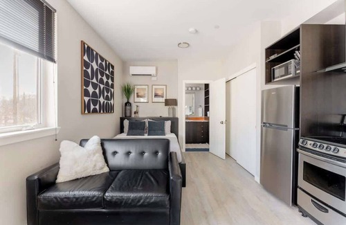 Belmont Apartamento | Sunny Studio New Build AC + Fast WiFi