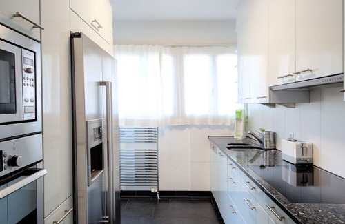 District 7 Apartamento | Sunny & Stylish 3 Bedroom Apartment, 20 min from City Centre. 2nd Floor.