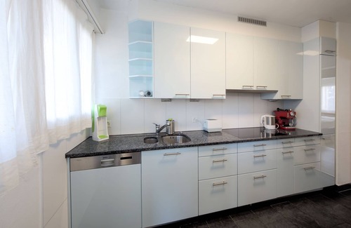 District 7 Apartamento | Sunny & Stylish 3 Bedroom Apartment, 20 min from City Centre. 2nd Floor.