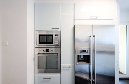 District 7 Apartamento | Sunny & Stylish 3 Bedroom Apartment, 20 min from City Centre. 2nd Floor.
