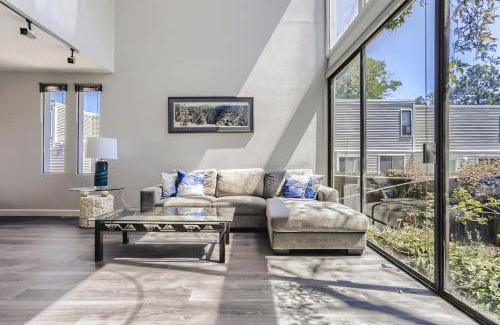 Washington Virginia Vale Casa | Sunny Suburban Getaway 4BR 3BA Condo w Pool