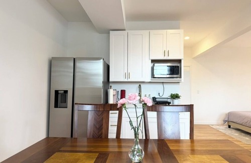 Des Moines Apartamento | Sunny Suite Studio, private entrance & bathroom, near Seattle & SeaTac Airport.