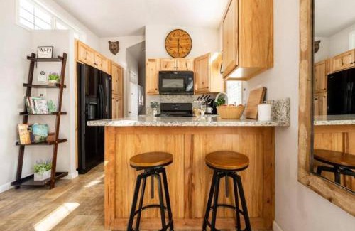 Woodland Park Apartamento | Sunny Tiny Haven BBQ Fresh Vibes & Peak Views
