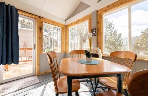 Woodland Park Apartamento | Sunny Tiny Haven BBQ Fresh Vibes & Peak Views