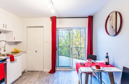 Hochelaga Apartamento | Condominio reformado y totalmente amueblado cerca de metro con parking.