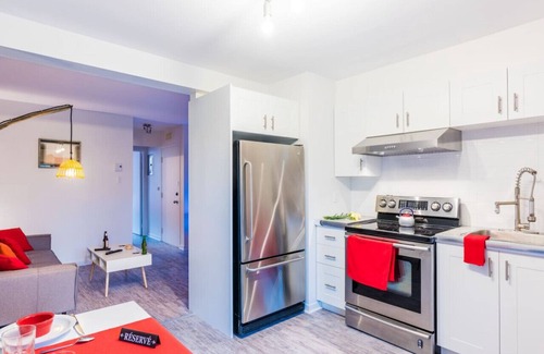 Hochelaga Apartamento | Condominio reformado y totalmente amueblado cerca de metro con parking.