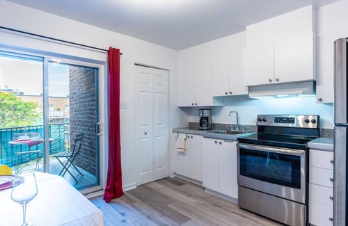 Hochelaga Apartamento | Condominio reformado y totalmente amueblado cerca de metro con parking.