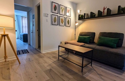 Hochelaga Apartamento | Condominio reformado y totalmente amueblado cerca de metro con parking.
