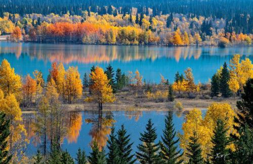Canmore Apartamento | Sunny Tranquil Woods Turret in Falcon Crest Lodge