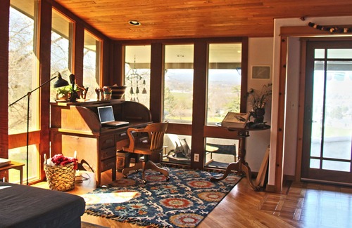 Talent Villa | Sunny Villa with Hot Tub & Amazing Views of the Rogue Valley