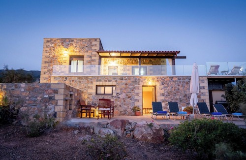 Livadia Villa | ¡Villa soleada con vistas únicas al mar!