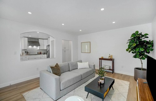 Alhambra Apartamento | Sunny Vista Escape in Alhambra with private patio