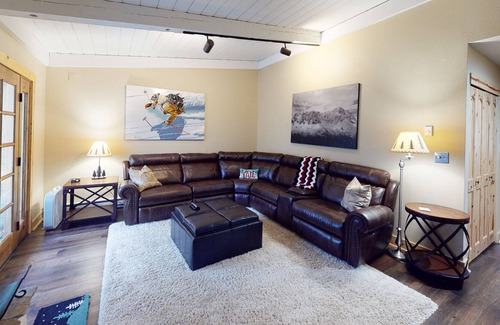 Intermountain Casa | Sunny West Vail Townhome near Hiking, Skiing & Vail Village