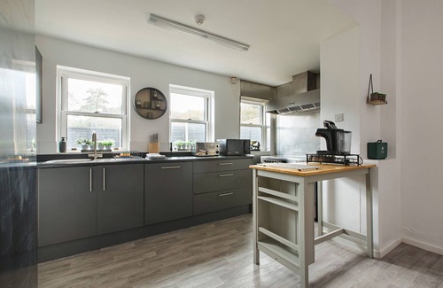Buxton Casa | SUNNYMEADE, family friendly, with hot tub in Buxton, Norfolk