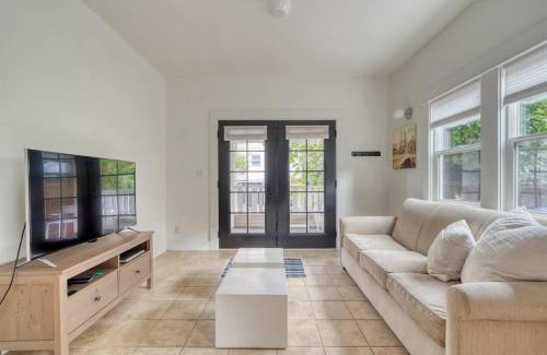 Belmont Apartamento | Sunnyside 1BR - Walk to Shops & Nightlife