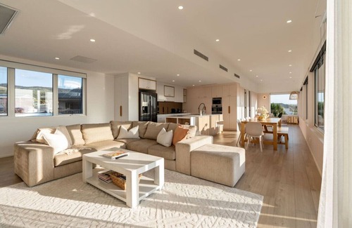 Sellicks Beach Casa | Sunnyside - Family friendly.Sleeps 12.Sea Views
