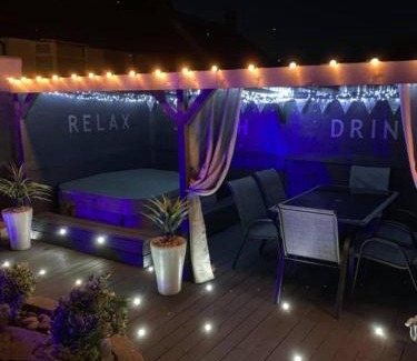 Prestatyn Casa | Sunnyside - Large Seaside Home with views and Hot Tub