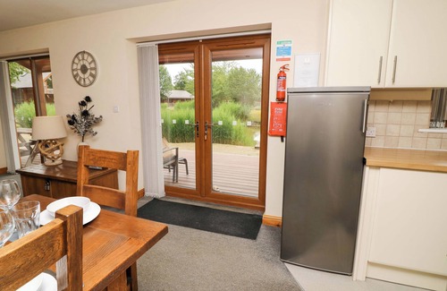 Aubourn Cabaña | SUNNYSIDE LODGE, pet friendly, with hot tub in Thorpe-On-The-Hill