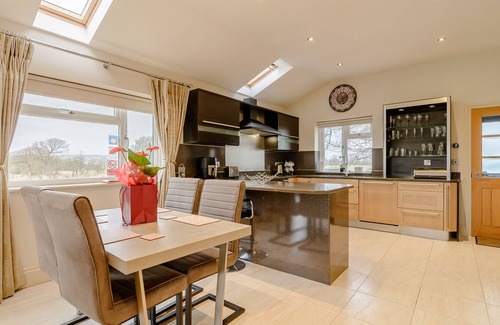 Blackburn Cabaña | Sunnyside Shreyas, RIBCHESTER
