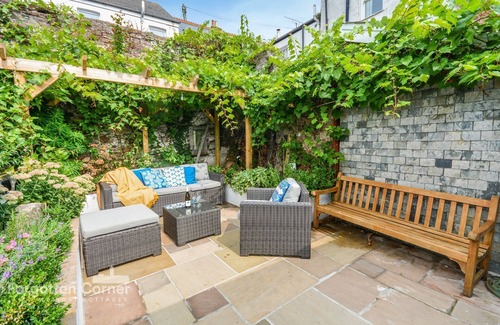 Kingsand Cabaña | Sunnyside - sleeps 6 guests in 3 bedrooms