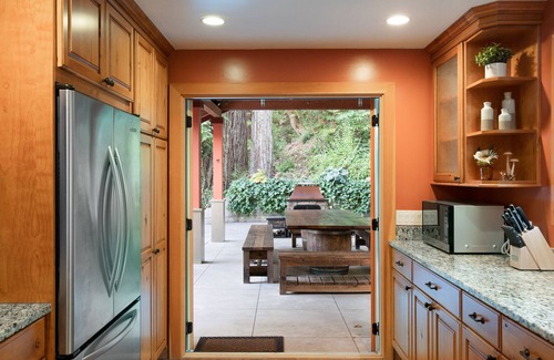 Hacienda Casa | Sunnyside Tranquility - Hot Tub, Fireplace, Views
