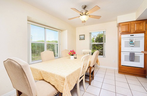 Calulantic Casa | ¡Ofertas especiales de temporada! "Sunnyside Up" - Casa de lujo con piscina - 4HAB / 3BA