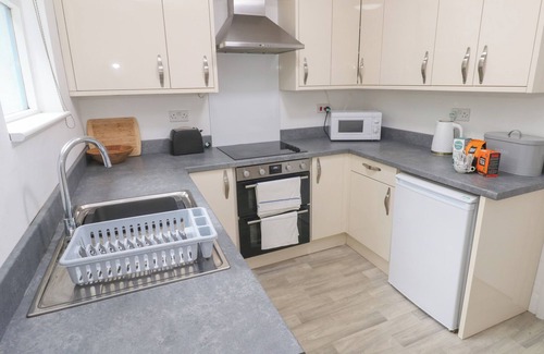 Rosudgeon Cabaña | SUNNYVALE COTTAGE, pet friendly, with open fire in Rosudgeon