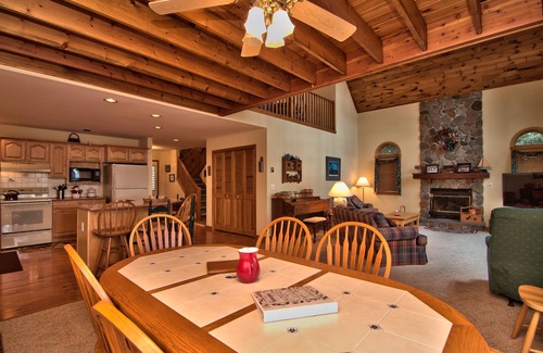 Paupack Chalet De Esquí | Espectaculares puestas de sol en el lago Wallenpaupack - 4 habitaciones, 4 baños, casa con muelle