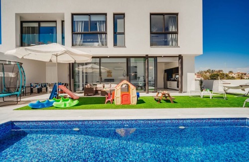 Pernera Villa | SunnyVillas: 4BR New Villa*Private Pool*AL10
