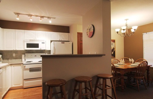 Village North Condominio | Sunpath Condos by Whistler Retreats