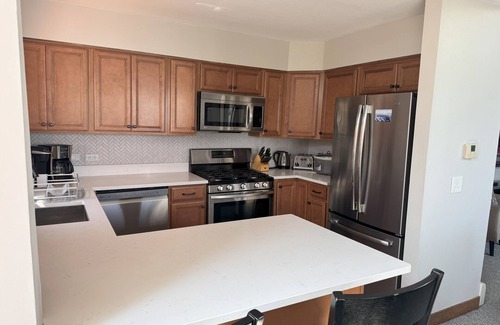 Central Vermont- Killington Condominio | SUNRISE SKI ON & OFF! Trailside unidad final de 2 pisos. Piscina, jacuzzis, gimnasio, sauna +++