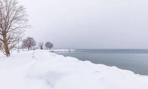 Meaford Apartamento | Sunrise and Bayview with SNOW SHOES, WATERCRAFTS , BIKES
