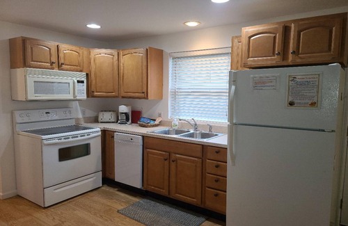 Oscoda Casa | Sunrise Beach - Lake Huron - 3 Bed 2 Bath Condo Sleeps 8
