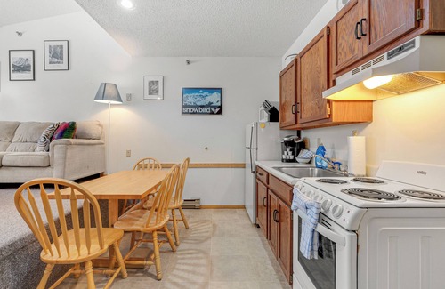 Sunday River Area Condominio | Sunrise C-106 Ski In Ski Out Condo