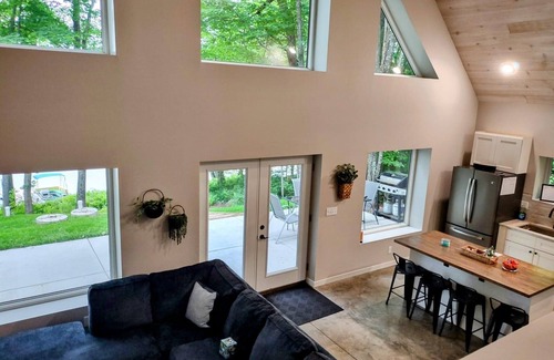 Chetek Casa | Sunrise Chalet on Potato Lake - Water Front - Dock - Hottub - Game Room