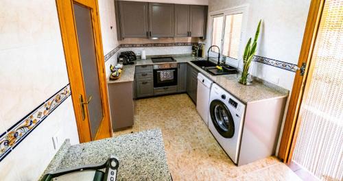 Puerto de Mazarrón Villa | SunRise Den, a pie de playa, vista al mar y piscina