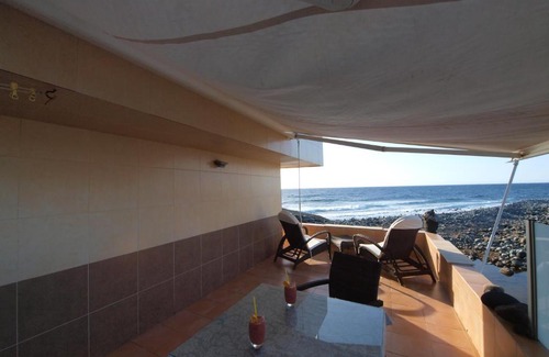 Los Gavilanes Apartamento | sunrise directly at the sea