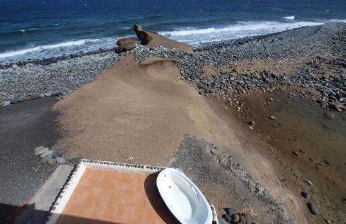 Los Gavilanes Apartamento | sunrise directly at the sea