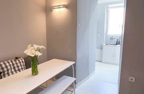 Paleopolis Apartamento | Sunrise Getaway w Sea Views