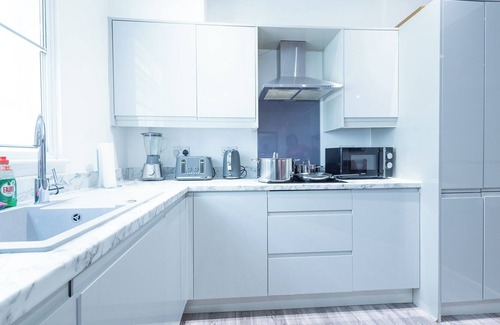 Gravesend Apartamento | Sunrise Haven in Kent 2 bed Apartment Sleeps 7