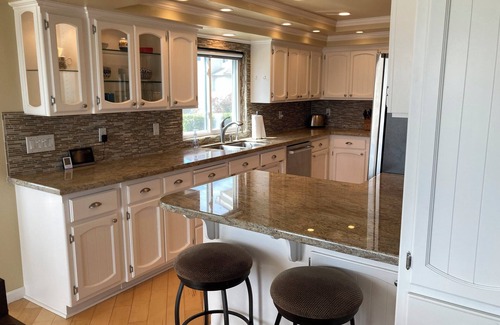 Discovery Bay Casa | Sunrise Holiday Home in Discovery Bay, fast water is 6 minutes away. Pets ok!