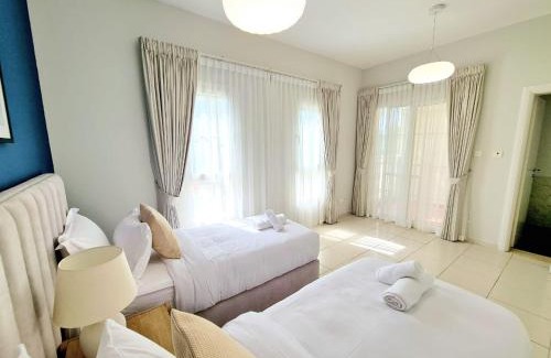 Emirates Hills Villa | SUNRISE HOMES - A Private Pool Villa sleeps 5 in Springs